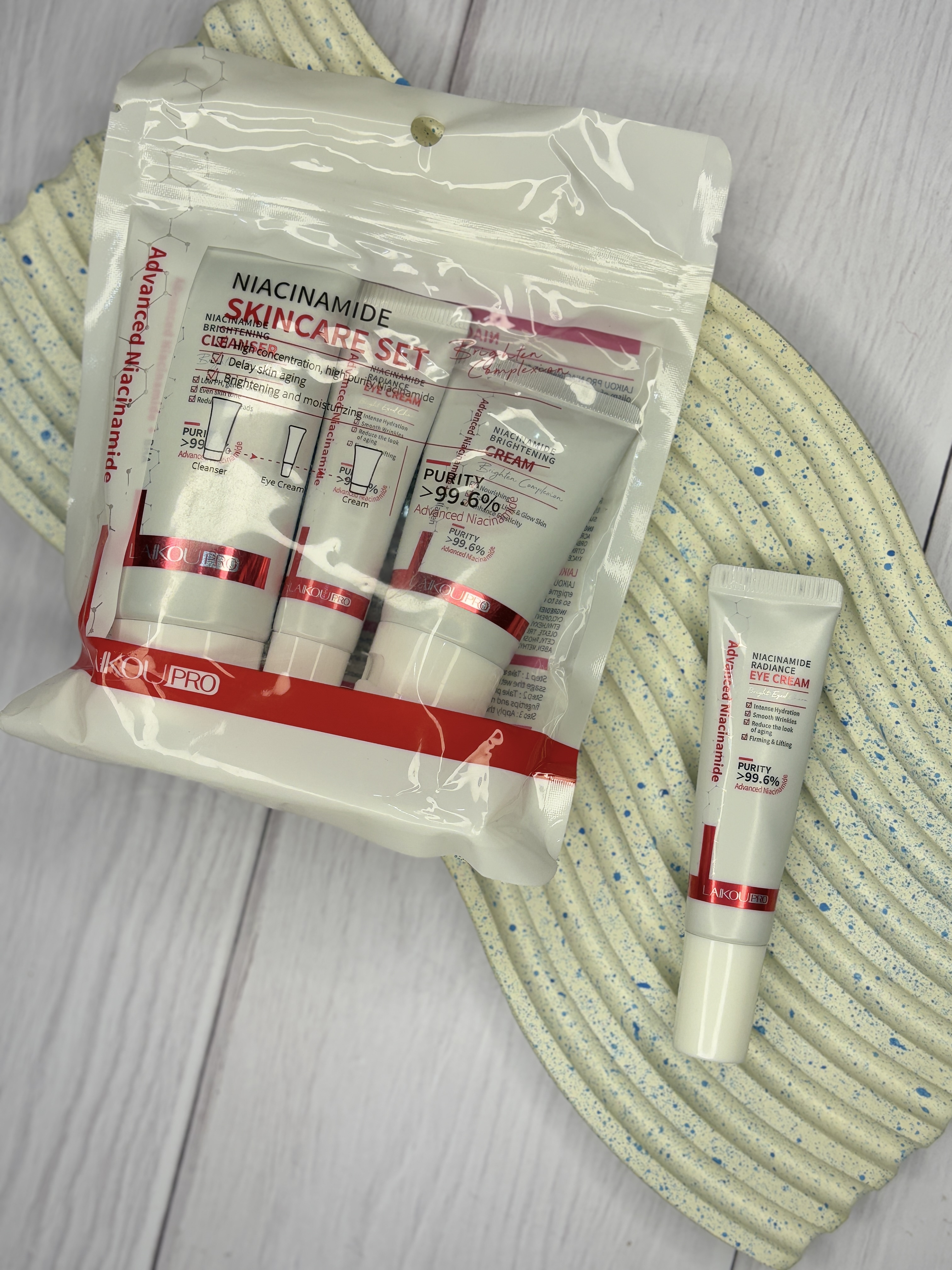 کرم دور چشم