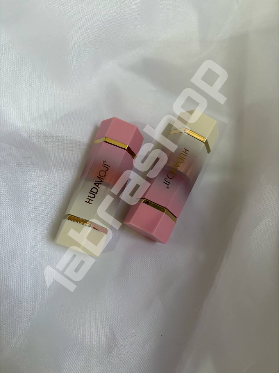 رژگونه و هایلایتر دو طرفه هدی موجی✨️