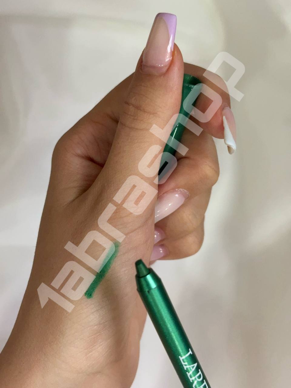 مداد چشم سبز مناسب بیرون و داخل چشم