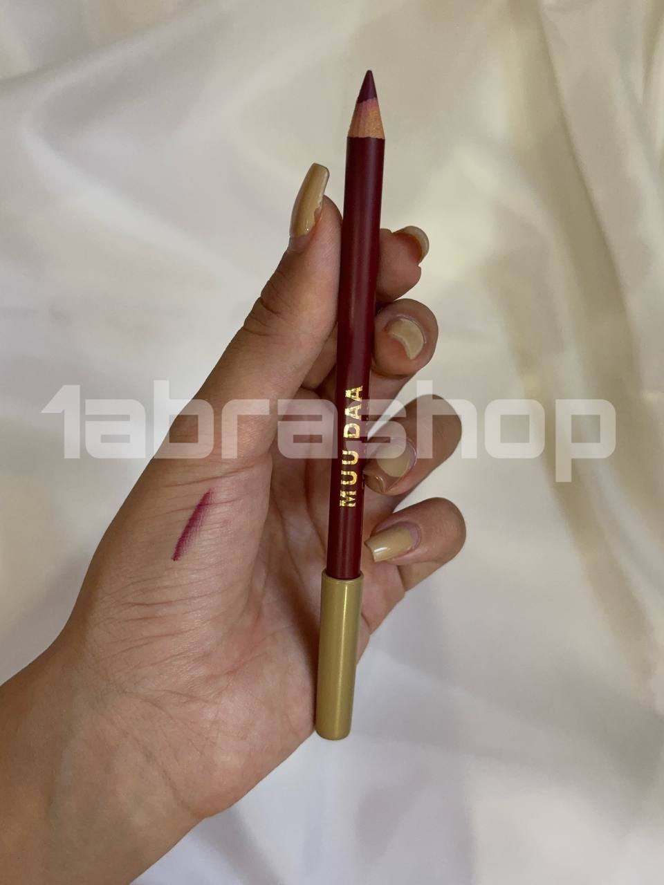 مداد دوکاره مخملی چشم و لب موودا رنگ زرشکی (MUU DAA)
