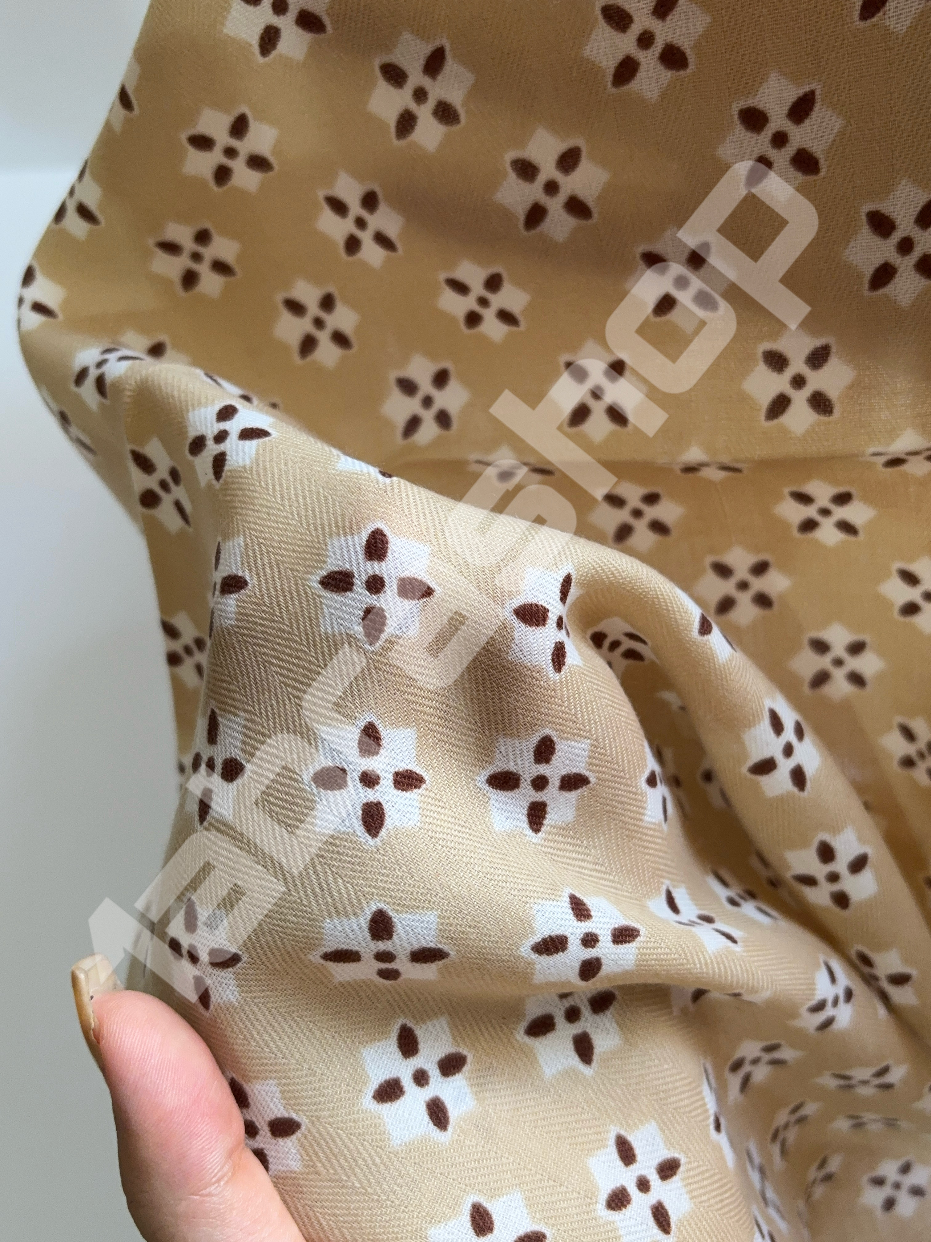 مینی اسکارف وارداتی طرح لویی نسکافه ای
